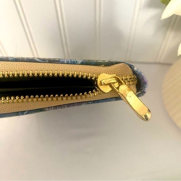 Women’s Zip Around Wallet Building Print Sky Blue - Picture 5 of 5